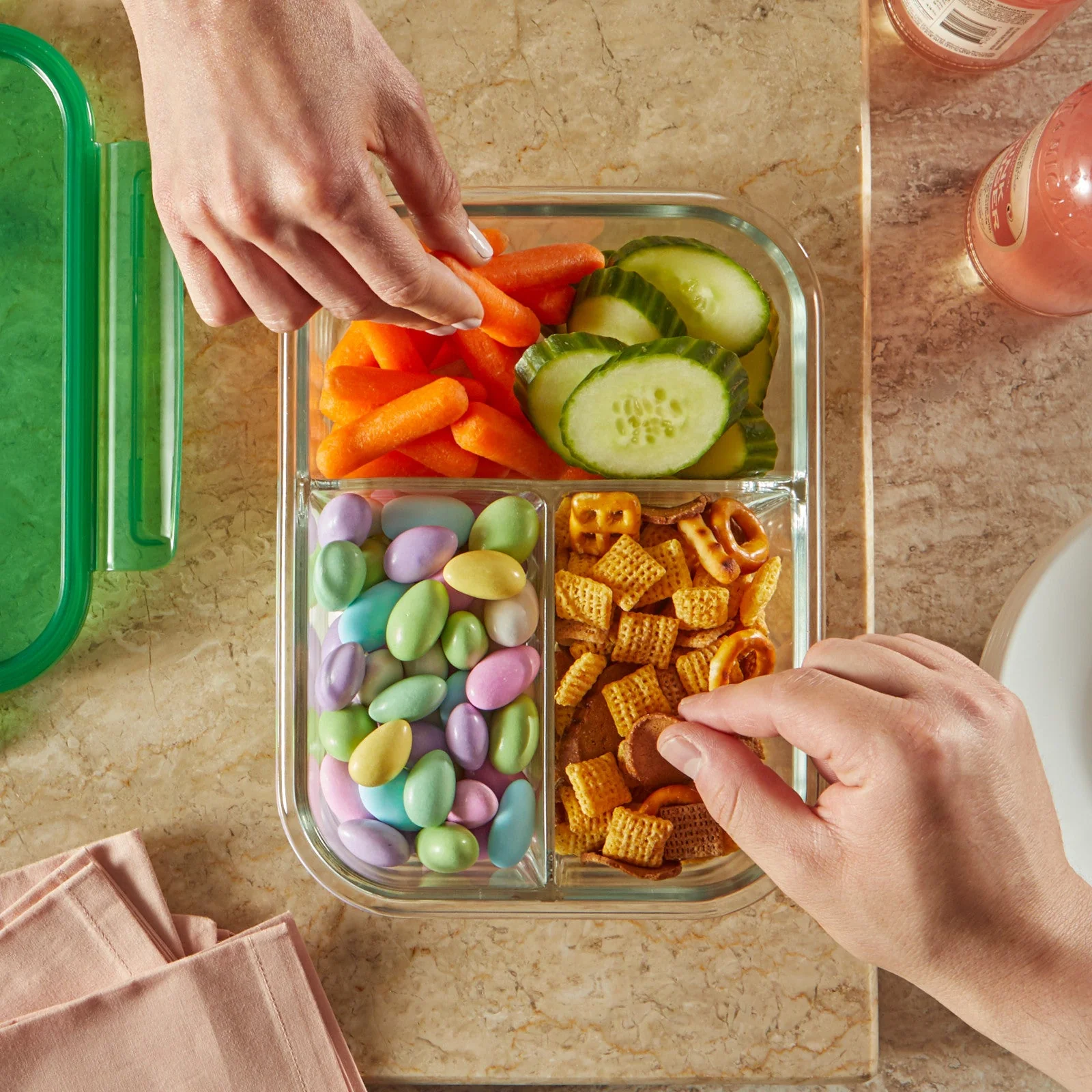 Pyrex® MealBox™ 5.5-cup Divided Glass Food Storage Container With Green ...